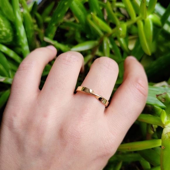 New Dainty Gold Twist Ring Band - Picture 9 of 12